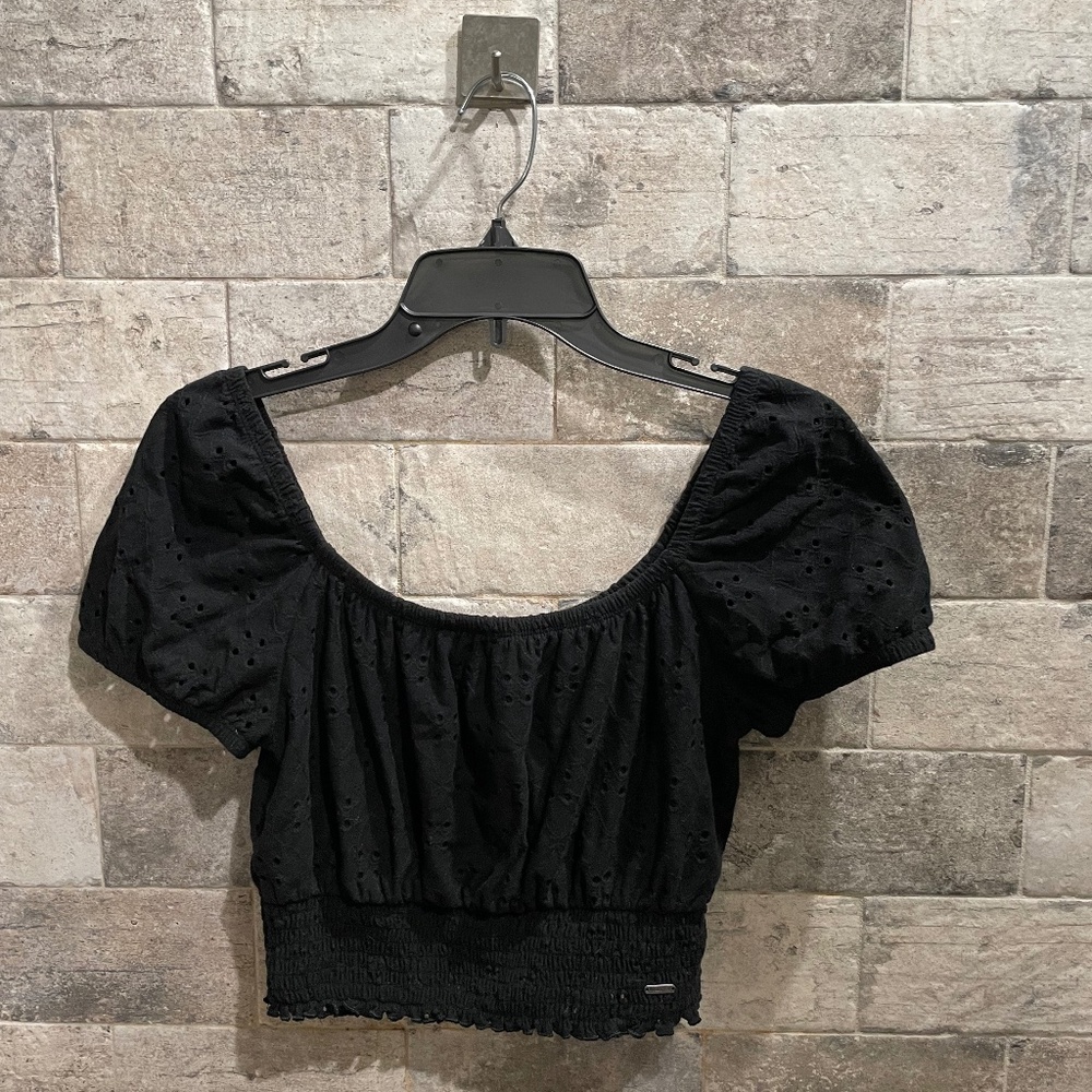 ❤️ HOLLISTER EYELET BLACK CROP TOP SIZE SMALL